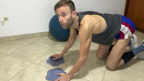 Snapshot of aquilesmade chatting on December 29, 4:19 pm Aquilesmade online show from December 29, 4:19 pm