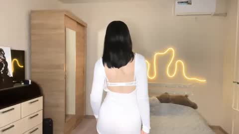 Emi online show from March 25, 4:02 pm