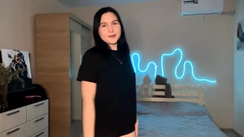 Emi online show from April 4, 4:15 pm