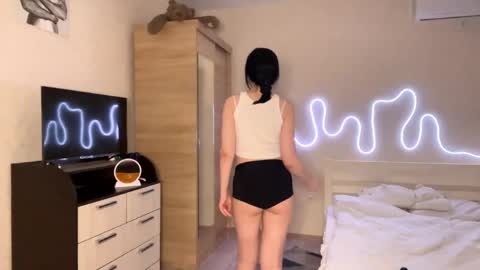 Emi online show from April 7, 4:51 pm