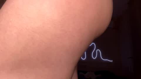 Emi online show from April 19, 6:10 pm