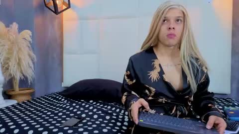 Snapshot of aranza_jones chatting on May 12, 11:18 am Aranza online show from May 12, 11:18 am