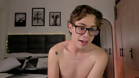 Snapshot of archiekingss chatting on May 9, 6:57 pm Archie online show from May 9, 6:57 pm