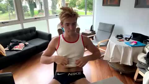 Snapshot of archievirt chatting on January 9, 8:54 pm Archie online show from January 9, 8:54 pm