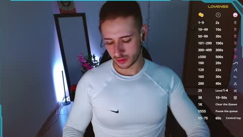 Snapshot of ares_blue chatting on January 10, 11:11 am ares blue online show from January 10, 11:11 am