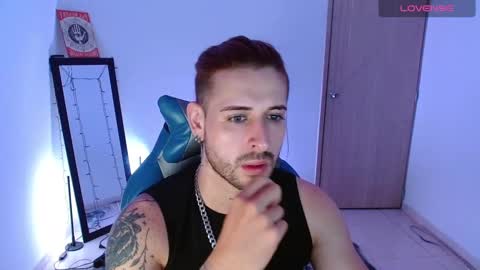 Snapshot of ares_blue chatting on February 19, 11:06 am ares blue online show from February 19, 11:06 am