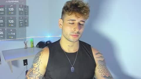 Snapshot of ares_blue chatting on October 13, 1:22 pm ares blue online show from October 13, 1:22 pm