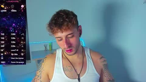 Snapshot of ares_blue chatting on October 22, 1:22 pm ares blue online show from October 22, 1:22 pm