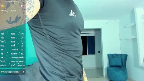 Snapshot of ares_blue chatting on November 12, 12:11 am ares blue online show from November 12, 12:11 am