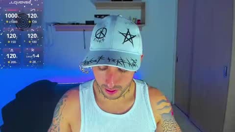 Snapshot of ares_blue chatting on November 18, 11:14 am ares blue online show from November 18, 11:14 am