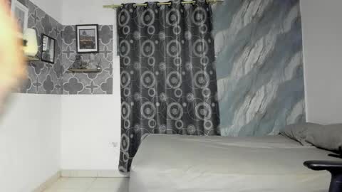 ares_parker online show from May 25, 12:27 am