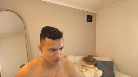 Snapshot of areslevi chatting on February 1, 7:12 pm ares levi online show from February 1, 7:12 pm