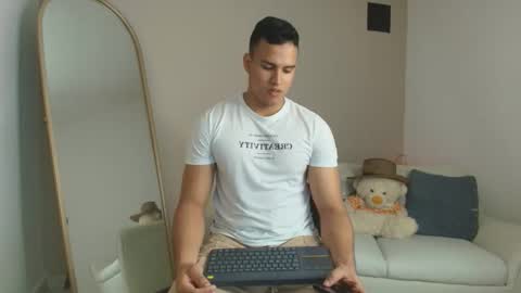 Snapshot of areslevi chatting on February 5, 6:34 pm ares levi online show from February 5, 6:34 pm