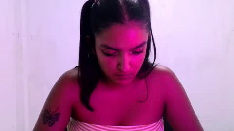 Snapshot of ari_20_ chatting on July 22, 12:35 am Bella online show from July 22, 12:35 am
