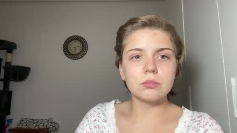 Snapshot of ari_crystal chatting on February 11, 4:12 pm ari_crystal online show from February 11, 4:12 pm