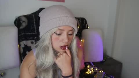 Snapshot of ari_kat666 chatting on May 3, 2:39 am ari online show from May 3, 2:39 am
