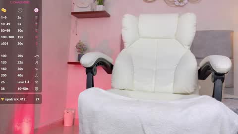 Snapshot of ari_lovely18 chatting on June 2, 12:23 am Im Ari online show from June 2, 12:23 am