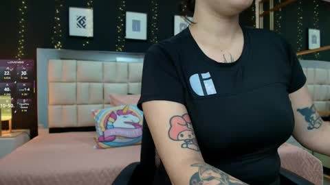 Snapshot of aria_bloomer chatting on May 25, 11:38 am Ari online show from May 25, 11:38 am
