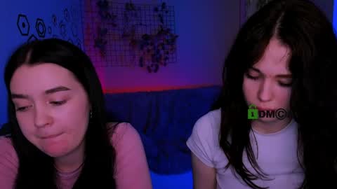 Snapshot of aria_glow chatting on April 28, 2:27 am Aria online show from April 28, 2:27 am