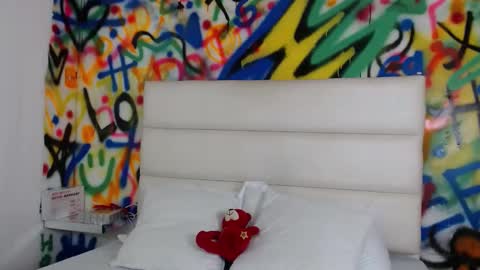 Snapshot of aria_martiin chatting on December 13, 11:23 am aria online show from December 13, 11:23 am