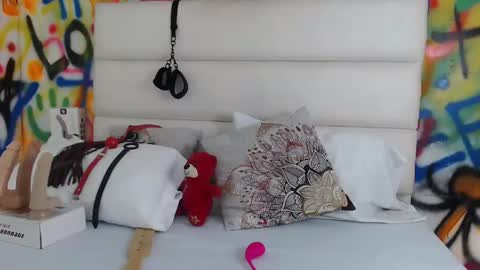 Snapshot of aria_martiin chatting on February 12, 12:01 pm aria online show from February 12, 12:01 pm