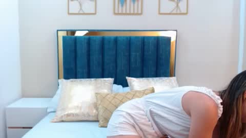 Snapshot of aria_martiin chatting on April 27, 3:32 pm aria online show from April 27, 3:32 pm