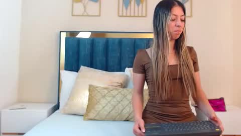 Snapshot of aria_martiin chatting on April 29, 12:09 pm aria online show from April 29, 12:09 pm