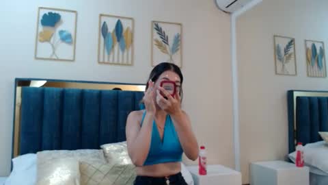 Snapshot of aria_martiin chatting on June 11, 11:41 am aria online show from June 11, 11:41 am