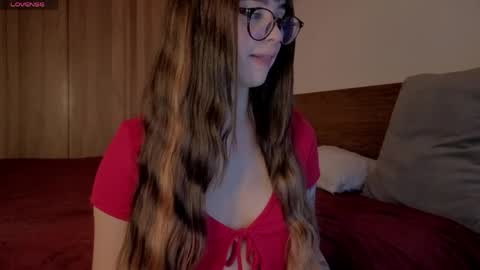 Snapshot of aria_mora chatting on June 5, 10:37 pm Roxxy online show from June 5, 10:37 pm