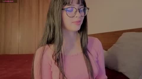 Snapshot of aria_mora chatting on June 18, 10:14 pm Roxxy online show from June 18, 10:14 pm