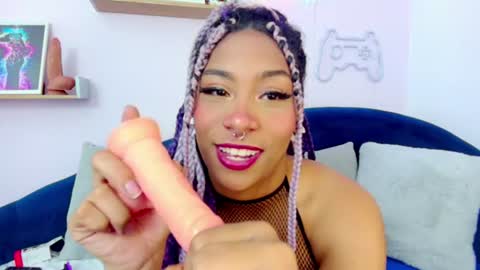 Snapshot of aria_peach_ chatting on July 3, 3:51 pm ARIA PEACH online show from July 3, 3:51 pm