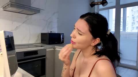 Snapshot of aria_soleil chatting on January 3, 10:41 am Aria online show from January 3, 10:41 am