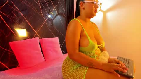 Snapshot of ariabelle1 chatting on June 4, 7:20 pm AriaBelle1 online show from June 4, 7:20 pm