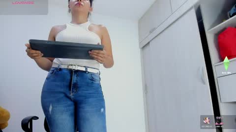 Snapshot of ariacoral chatting on May 26, 1:29 pm ariacoral online show from May 26, 1:29 pm