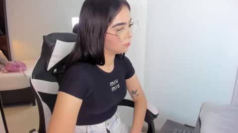 Snapshot of ariadna_boneville chatting on February 16, 9:44 pm A R I A D N A online show from February 16, 9:44 pm