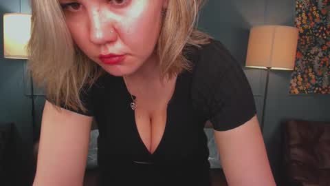 ariaeven online show from March 29, 10:15 am