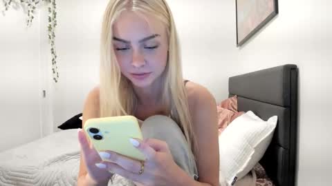 Ariah online show from May 8, 11:21 pm