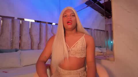 Snapshot of ariana_grande233 chatting on February 24, 11:41 am ariana_grande233 online show from February 24, 11:41 am