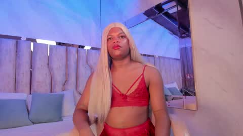 ariana_grande233 online show from March 12, 11:38 am