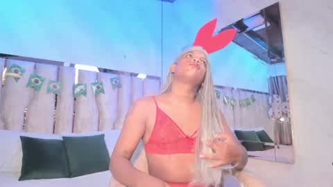Snapshot of ariana_grande233 chatting on June 26, 11:47 am ariana_grande233 online show from June 26, 11:47 am