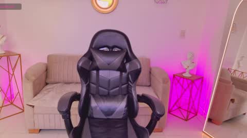 Snapshot of ariana_monroe01 chatting on May 31, 4:58 pm Ariana online show from May 31, 4:58 pm