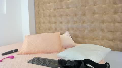 Snapshot of ariana_morelly chatting on May 19, 11:05 am ARIANA MORELLY online show from May 19, 11:05 am