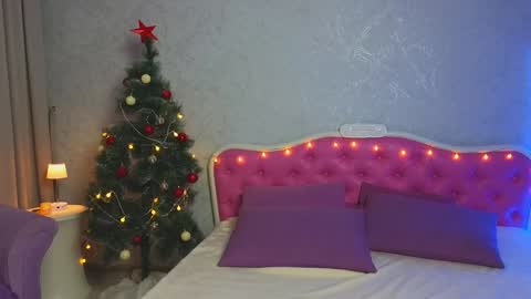 Snapshot of ariana_petite chatting on December 25, 12:16 am Ariana online show from December 25, 12:16 am