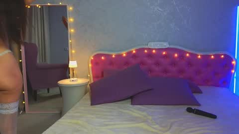 Snapshot of ariana_petite chatting on January 25, 2:04 am Ariana online show from January 25, 2:04 am