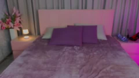 Snapshot of ariana_petite chatting on July 8, 12:04 am Ariana online show from July 8, 12:04 am