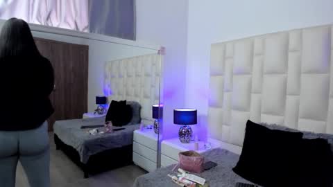  ariana  online show from February 19, 4:36 pm