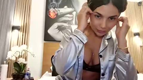 Snapshot of ariana_valdirii chatting on April 30, 11:42 pm cristina online show from April 30, 11:42 pm