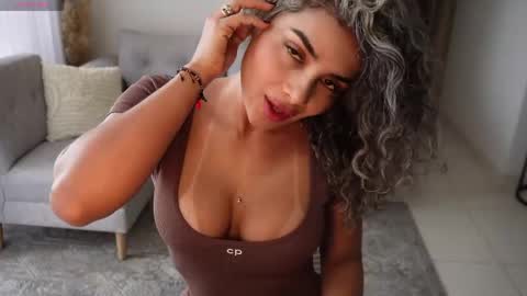 Snapshot of ariana_valdirii chatting on May 17, 12:34 pm cristina online show from May 17, 12:34 pm