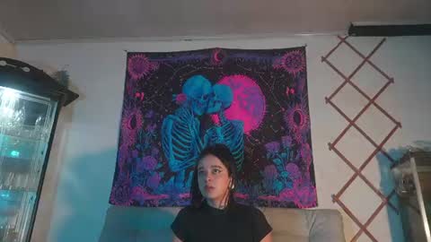 Snapshot of ariana_whitee chatting on July 7, 6:47 am ariana_whitee online show from July 7, 6:47 am