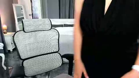 Snapshot of arianasage_ chatting on July 25, 6:55 am Ana online show from July 25, 6:55 am